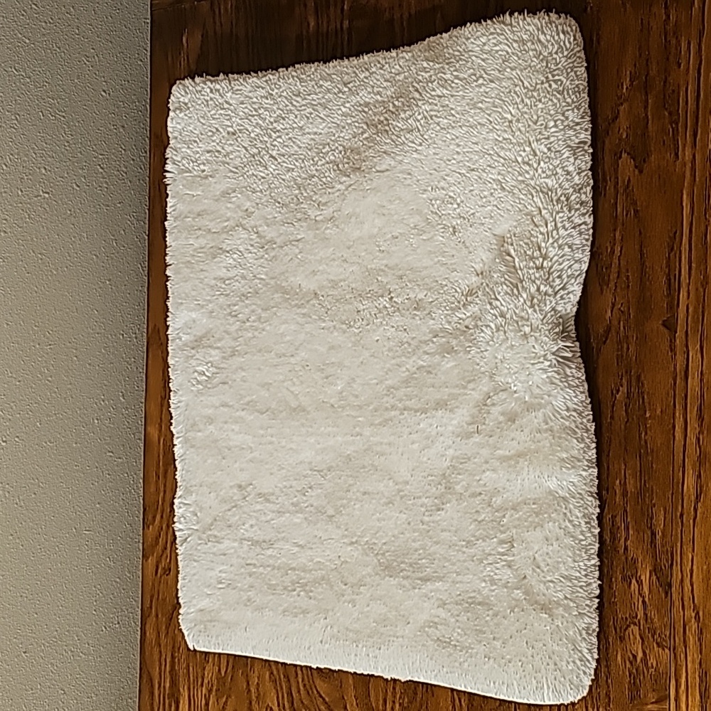 White cotton bathroom rug